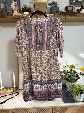 NWT Knox Rose Floral Boho Tiered Mini Dress with Tassel Tie